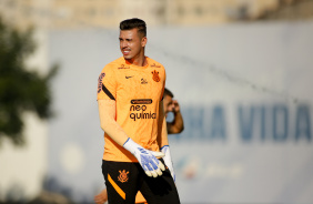 Goleiro Ivan durante treino do Corinthians