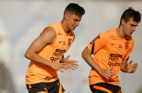 Gustavo Mantuan e Lucas Piton  durante treino do Corinthians