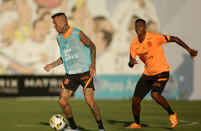 Luan e J durante treino do Corinthians