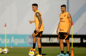 Mantuan e Júnior Moraes em ação no treino do Corinthians