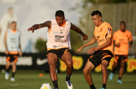 Paulinho e Cantillo durante treino do Corinthians