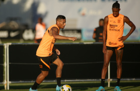 Raul Oliveira e Robson Bambu durante treino do Corinthians