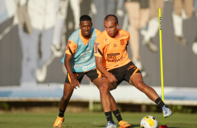 Robert Renan e Giovane durante treino do Corinthians