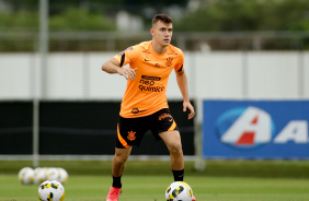 Lucas Piton em treino desta sexta-feira no CT