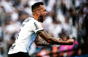 Maycon comemora o gol do Corinthians contra o Fortaleza