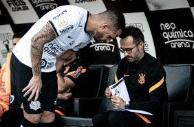 Renato Augusto conversa com Filipe durante a vitria do Corinthians contra o Fortaleza