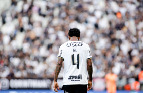 Zagueiro Gil em jogo contra o Fortaleza