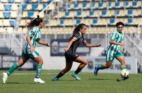 Ellen durante jogo do Corinthians contra o Juventude