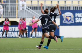 Miracatu e Carioca durante comemorao de gol do Corinthians