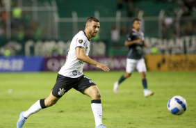 Atacante Junior Moraes em jogo contra o Deportivo Cali