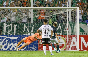 Cssio defendendo pnalti em jogo da Libertadores