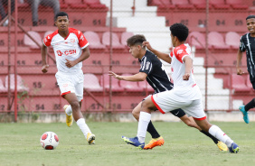 Meia Alex em ao na partida contra o Audax pelo Paulisto Sub-17