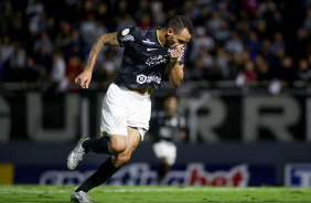 Renato Augusto comemorando o gol do Corinthians