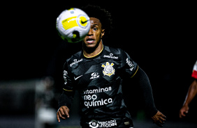 Willian durante o primeiro tempo de Red Bull Bragantino x Corinthians