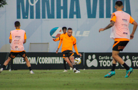 Maycon durante treino do Corinthians