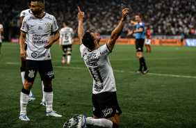Giuliano comemora o segundo gol do Corinthians contra a Portuguesa