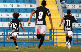 Pedrinho, Biro e Arthur Sousa comemoram gol do Corinthians no Paulista Sub-20