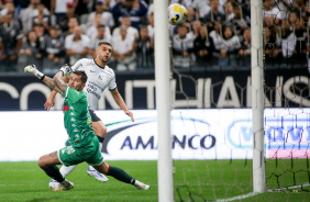 Jnior Moraes marcou o primeiro gol da vitria do Corinthians