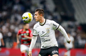 Lucas Piton tambm foi titular nesta quarta-feira pelo Corinthians