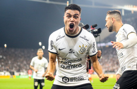 Roni voltou a ser titular do Corinthians na noite desta quarta-feira