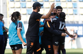 Grupo do Corinthians Sub-20 comemorando o gol de Daise