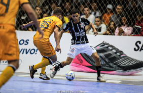 Gabriel Alves em ao pelo futsal do Corinthians na partida contra o Magnus