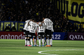 Grupo corinthiano durante o jogo entre Boca Juniors e Corinthians na Bombonera