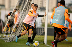 Adson em treino do Corinthians no CT