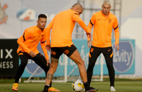 Joo Victor. Fbio Santos e Rger Guedes em treino