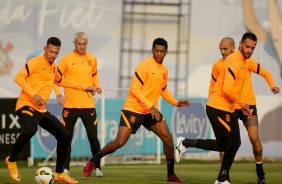 Joo Victor, Rger Guedes, Gil, Fbio Santos e Renato Augusto no CT