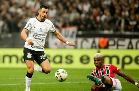 Giuliano jogando contra o São Paulo