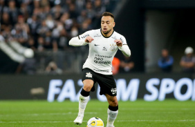 Maycon durante clássico válido pela sétima rodada do Brasileirão