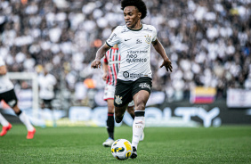 Willian durante a partida entre Corinthians e So Paulo