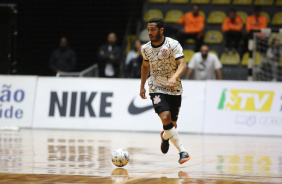 Canabarro em ao pelo futsal do Corinthians na partida contra o Cascavel