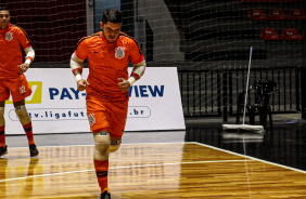 Goleiro Jhol em ao pelo futsal do Corinthians na partida contra o Cascavel