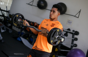 Du Queiroz durante treino do Corinthians