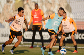 Jnior Moraes e Du Queiroz durante treino