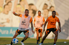 Maycon e Xavier durante treino no CT Joaquim Grava