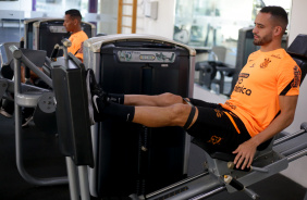 Renato Augusto na academia durante treino do Corinthians