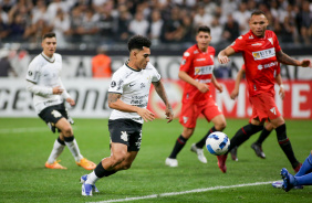 Du Queiroz e Mantuan durante partida entre Corinthians e Always Ready pela Libertadores