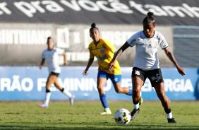 Grazi com a bola em jogo do Corinthians