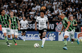 Willian durante o jogo contra o Amrica Mineiro