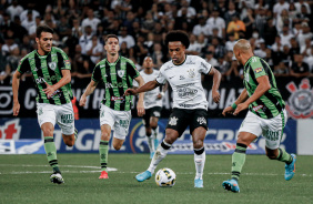 Willian durante o jogo contra o Amrica Mineiro na Neo Qumica Arena