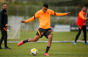 Arthur Sousa, atacante do sub-20, durante o treino