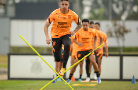 Gustavo Mantuan em atividade durante treino do Corinthians