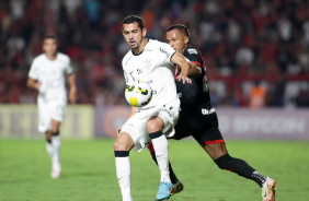 Bruno Melo em ao na partida contra o Atltico-GO