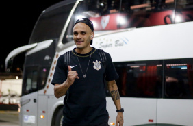 Fbio Santos na chegada do Corinthians ao Estdio Antnio Accioly