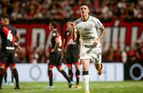 Gustavo Mantuan marcou o gol do Corinthians na vitria contra o Atltico-GO