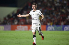 Lucas Piton durante a vitria do Corinthians