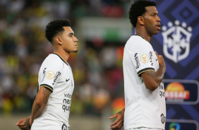 Du Queiroz e J antes do jogo entre Cuiab e Corinthians pelo Brasileiro
